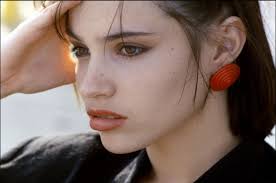 Béatrice dalle sa narodila v breste, vo francúzsku ako béatrice cabarrou 19. Beatrice Dalle 1986 Oldschoolcool