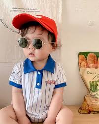 简洁大方的配色搭配个性十足的棒球元素，让宝宝穿上瞬间变身为小帅哥。不论是家居、外出或亲子活动，这款包屁服都是完美选择，穿脱方便，让宝妈们省心省力。让宝宝从小就拥有独特的运动风格！  韩版帅气棒球服⚾️ 颜色：红色❤️｜蓝色💙 尺寸：66｜73｜80｜90 ...