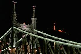 Töltsd le ezt a szabadon felhasználható képet a szobor szabadság híd budapest témakörben, a pixabay szabadfelhasználású képektől és videóktól roskadozó könyvtárából. Szabadsag Szobor Funiq