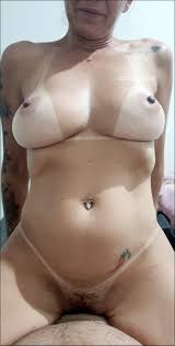 Coroa gostosa pelada e fazendo sexo - Só Casadas