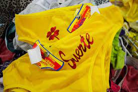 Ya Tienen Listos Sus Calzones Amarillos Para Manana Asi Es El Emporio De Esta Prenda De Ano Nuevo Http Ow Ly 1qejdc Calzoncillos Amarillo
