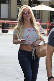 He would always come home drunk and abuse her mother, which resulted in their divorce, when traci was seven years old. Britney Spears Make Up Shefalitayal