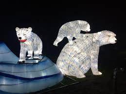 La suite de l'exposition, consacrée à la biodiversité animale actuelle, se tient à la ménagerie. Sortir Le Parisien Ø¯Ø± ØªÙˆÛŒÛŒØªØ± Au Jardin Des Plantes Les Animaux Illumines Une Exposition Lumineuse Et Instructive