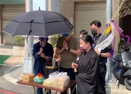 For faster navigation, this iframe is preloading the wikiwand page for 黃暐. ç¾Žé«®å¸«é…'é§•æ'žæ­»é»ƒæšç€šæ¯ä»–é»¯ç„¶ 6å­—å›žæ‡‰ æŽ›å¿ƒå¾Œäº‹ ç¤¾æœƒ ä¸­æ™‚æ–°èžç¶²