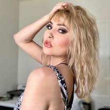 Hannah Lindgren (purpleluvr_5)