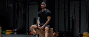 Beginnen sie in einer aufrechten, stehenden position und machen sie mit. Bein Training Fur Zu Hause Von On Running