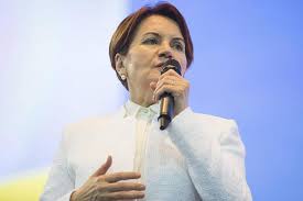 İyi̇ parti genel başkanı meral akşener, canlı yayında partisinde yaşanan liste krizine ilişkin açıklamalarda bulundu. Meral Aksener Tencere Her Iktidari Sallar Independent Turkce