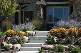 It has a minimal approach with fewer stones and flowering plants. 20 Sloped Front Yard Landscaping Magzhouse