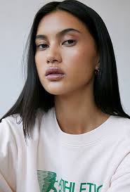 Amanda Sebastian's Instagram, Twitter & Facebook