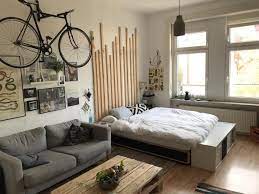 Coole Einrichtungsidee Furs Wg Zimmer Mit Sofa Couchtisch Bett Und Fahrrad An Der Wand Diy Couchtisc Wg Zimmer Wg Zimmer Einrichten Ideen 2 Zimmer Wohnung