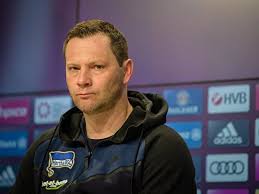 Durant sa carrière, entre 1991 et 2011, effectuée au poste de milieu défensif, il n'a porté les couleurs que de trois équipes, dont le hertha berlin, où, avec 297 matchs de bundesliga en treize ans. Nach Unentschieden Gegen Bayern Dardai Trinkt Rotwein Berlin De