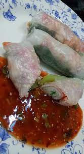 The spring rolls need to be fried deeply in boiling oil until the rice papers turn golden brown. Vietnam Spring Roll Resepi