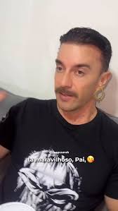 Jovem do cabelo azul na tentativa de executar mudanças de faixada é  surpreendida por policial, #paiefilha #humor #meme #engracado #love #brinco  #piercing #pm #familia