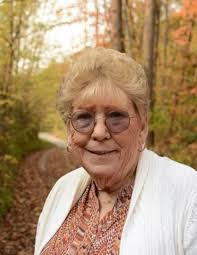 Carolyn Meade's Instagram, Twitter & Facebook