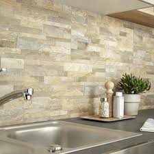 L'indémodable carrelage mural en faïence le carrelage mural reste et restera toujours un incontournable pour décorer cuisine et salle de bains. Revetement Mural Cuisine Elegant Leroy Merlin Sur Idees De Decoration Interieure Et Exterieure Carrelage Mur Ocre M Pine Wood Flooring Decor Kitchen Backsplash