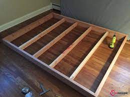 this man became your own flying bed with 19 simple steps became flying simple steps schwebebett selbstgemachte bettrahmen diy plattform bett
