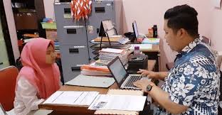 Soalan senang je don't worry, tapi sebabnya nak kena fikir in 2 mins tu lah problem then dgn nervousnya cakap depan interviewer (especially prof. Fahrenheit Perusahaan Farmasi Nasional Gelar Interview Di Smk Pim Smk Putra Indonesia Malang Sekolah Kimia Industri Farmasi Industri Terbaik Kota Malang