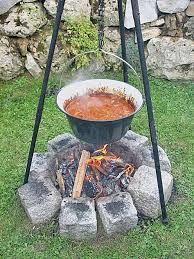 Sivi S Ungarisches Kesselgulasch Ein Beliebtes Rezept Aus Der Kategorie Eintopf Bewertungen 46 Durchschnitt O 4 3 Kesselgulasch Gulasch Gulasch Rezepte