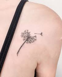 Tatouage femme épauletatouage femme épaule fleur pissenlit. 40 Tatouages Pissenlit Pour Femme Tatouez