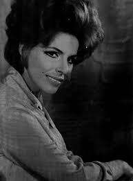 She is an actress, known for i viaggiatori della sera (1979), ocean's twelve (2004) and don't torture a duckling (1972). File Ornella Vanoni 1970 Jpg Wikimedia Commons