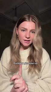 Holly Dowd's Instagram, Twitter & Facebook