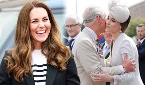 Kate middleton pays stylish tribute to queen elizabeth, princess diana at prince philip's funeral. Kate Middleton News Prince Charles Body Language Shows Unexpected Affection Express Co Uk