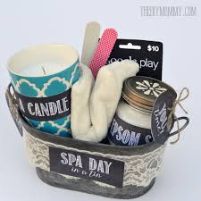 A lot of the gifts that will make your mom happiest are available for everyone, no matter their budget. A Gift In A Tin Spa Day In A Tin The Diy Mommy Easy Diy Christmas Gifts Creative Diy Gifts Diy Christmas Gifts
