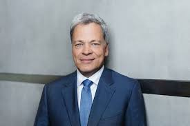 Ebenso ermutigt sie den künstlerischen nachwuchs, neue wege auszuprobieren und professionelle. Deutsche Bank Knof Tritt Als Leiter Privatkundengeschaft An Finanznachrichten Auf Cash Online