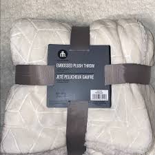 Hometrends Bedding New Hometrends Embossed Plush Luxurious Soft Throw Poshmark