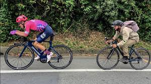 Scopri di più su olympic channel, inclusi highlights, replay, notizie e statistiche sull'atleta olimpionico rigoberto uran. Un Campesino A Rueda De Rigoberto Uran A 45 Km H Mientras Entrena Para El Tour