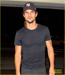 Taylor Lautner Was 'Perfect' as Porn Star Dirk Diggler: Photo 2976288 |  Taylor Lautner Photos | Just Jared: Entertainment News