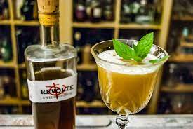 The grand slam cocktail recipe is an orange colored drink made from tequila, peach liqueur, apricot brandy and orange juice, and served in a chilled cocktail glass garnished with fresh mint and an apricot. Revolte Rum Swedish Punch Grand Slam Cocktailbart Deine Homebar Im Netz