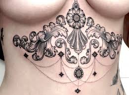 Le tatouage femme bas du dos, discret et sexy. 30 Idees De Tatouages Dentelles Absolument Renversants