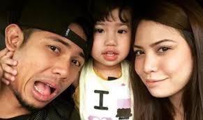 Pentas akhir maharaja lawak mega 2013 yang berlangsung pada jumaat, memerlukan setiap peserta tampil dengan dua persembahan dengan tema bebas dan muzikal. Zero Juara Maharaja Lawak Mega 2014