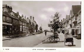 Letchworth Garden City The Town Was Laid Out By Raymond Unwin As A Demonstration Of The Principles Established By Ebenezer Howard Wh Architektur Garten Stadt
