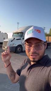 Dominguez te lo dice 🚛🔥 @domingueztelodice . . . #domingueztelodice  #freightliner #custom #dominguezironwork #camionerossinfronteras #camionero  #camioneros #traileros #americantruck #semitrucks ...