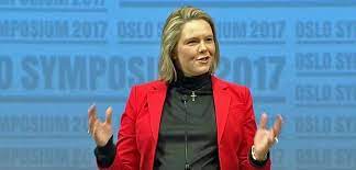 Det er blitt mindre kors og åndelig retorikk fra frps nestleder. Sylvi Listhaug I Heftig Kors Krangel Pa Facebook
