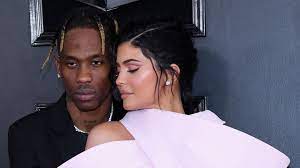 Jun 16, 2021 · travis scott says he loves wifey kylie jenner at parsons benefit gala while receiving an award, he gave a special shoutout to jenner and their daughter, stormi. Kylie Jenner Ruhrende Botschaft An Travis Scott Gala De