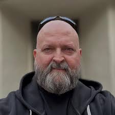 Dad hat, Dixxon flannel, a beard, and turning 60 next so I'm outside that  polished look I guess 😂