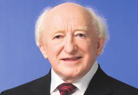 5,000 gan dídean agus 33,000 teach úr folamh