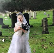 It's a fact universally acknowledged that no one does halloween better than neil patrick harris, his husband david burtka, and their adorable twins harper and gideon. Neil Patrick Harris Family Revealed Their 2018 Halloween Costumes And They Might Be The Creepiest Yet Bored Panda