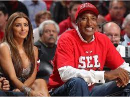 Answers to this very important they started hanging out in an official reality tv capacity when larsa joined kim and kourtney on kourtney. Larsa Pippen Is Now Dating Young And Married Nba Player Malik Beasley Bolavip Us