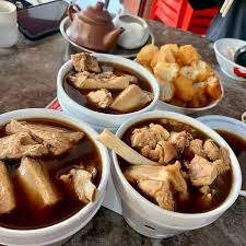 I love the ambience, feels back to the old times. Photos At Seng Huat Bak Kut Teh Kepong Chinese Restaurant