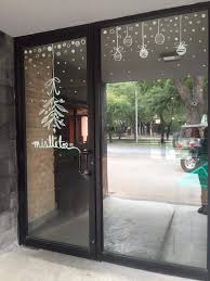 Chalk Marker On Glass Deco Vitrine Noel Deco Fenetre Noel Idee Deco Noel