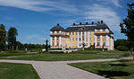 Stjärnorna på slottet tv serie 2018 stjärnorna på slottet är en svensk porträttserie som går ut på att fem stjärnor bor på ett slott i lika många dagar. Stjarnorna Pa Slottet Wikipedia