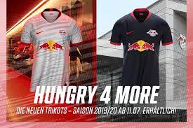 This design continues onto the sleeves as well, but for the most part, the back of the kit is plain white. Neues Nike Trikot 2019 2020