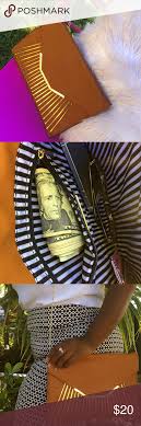 Pull the chain through the rag to. Gold Chain Cross Body Bag Gold Chain Brown Medium Size Cross Body Good Condition Very Clean Inside No Rust Great Exterior Ba Gold Chains Crossbody Bag Chain