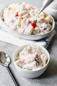 A Bowl Of Creamy Fruit Salad With Marshmallows Makes A Tasty And Light Easy Desser Fruit Salad With Marshmallows Whipped Cream Fruit Salad Fruit Salad Recipes