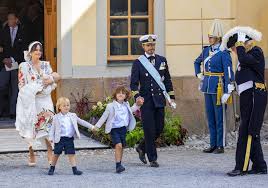 Prins julian har precis döpts i drottningholms slottskyrka. Jytieeuq8ux4om