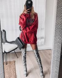 Oversized Hoodie And Thigh High Snake Skin Boots Hoody Outfits Oversized Hoodie Outfit Casual Tshirt Outfit